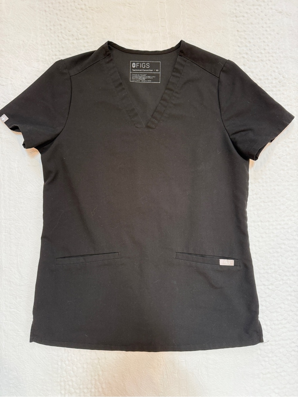 FIGS Women's Casma Three Pocket Scrub Top Black V-Neck Technical FW1100 Size XS